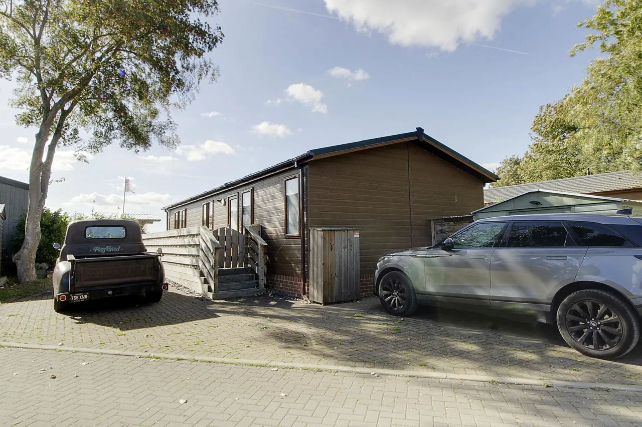 East Bank Tallington Lakes, Lincoln, PE9, photo 2