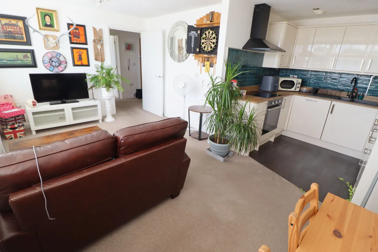High Street, Rayleigh, SS6, photo 3