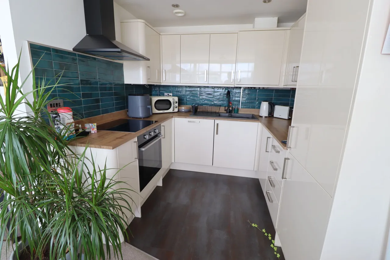 1 bed flat for sale, High Street, Rayleigh, SS6