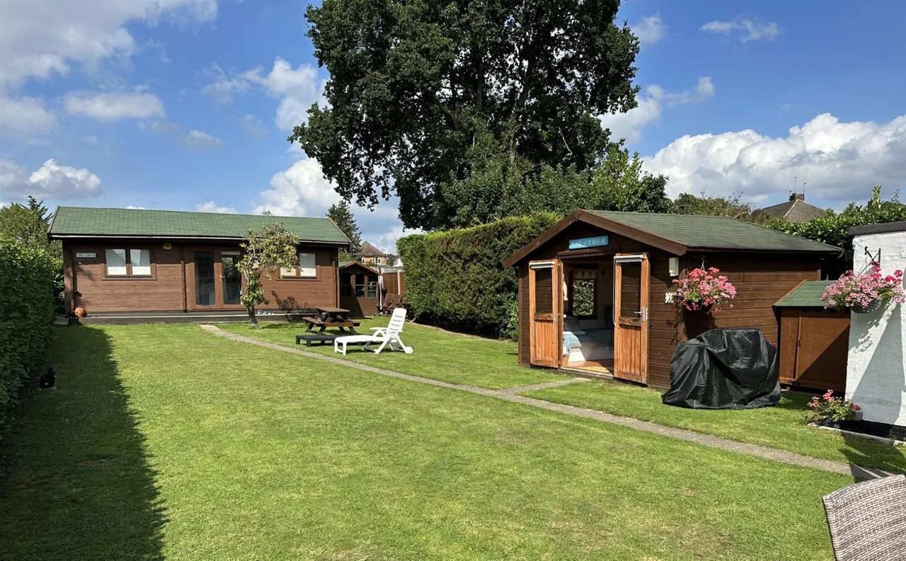 Meadway, Ruislip, Middlesex, HA4 7QW, photo 21