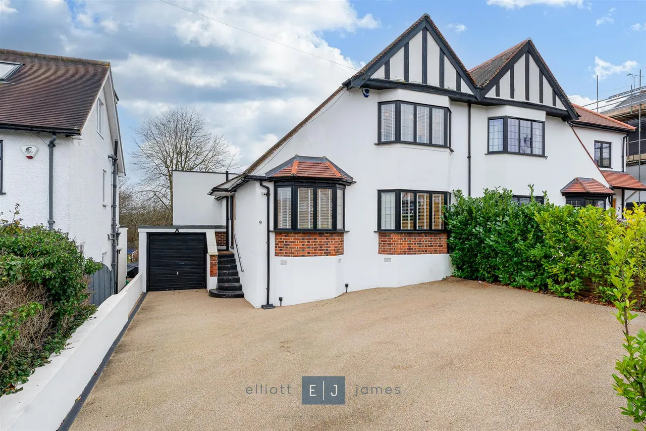 2 bed house for sale — Stradbroke Grove, Buckhurst Hill