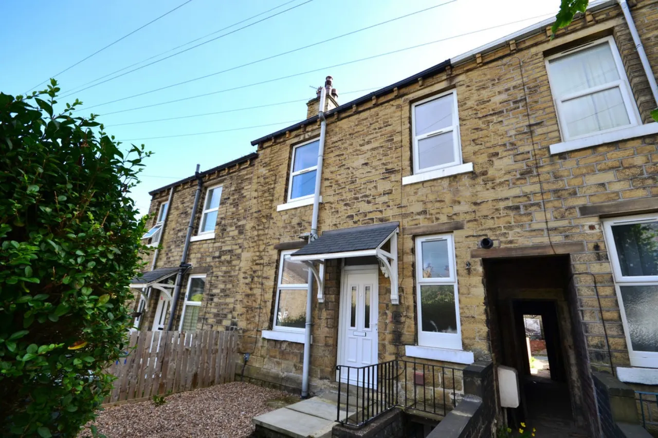 3 bed house to rent — Clement Street, Huddersfield