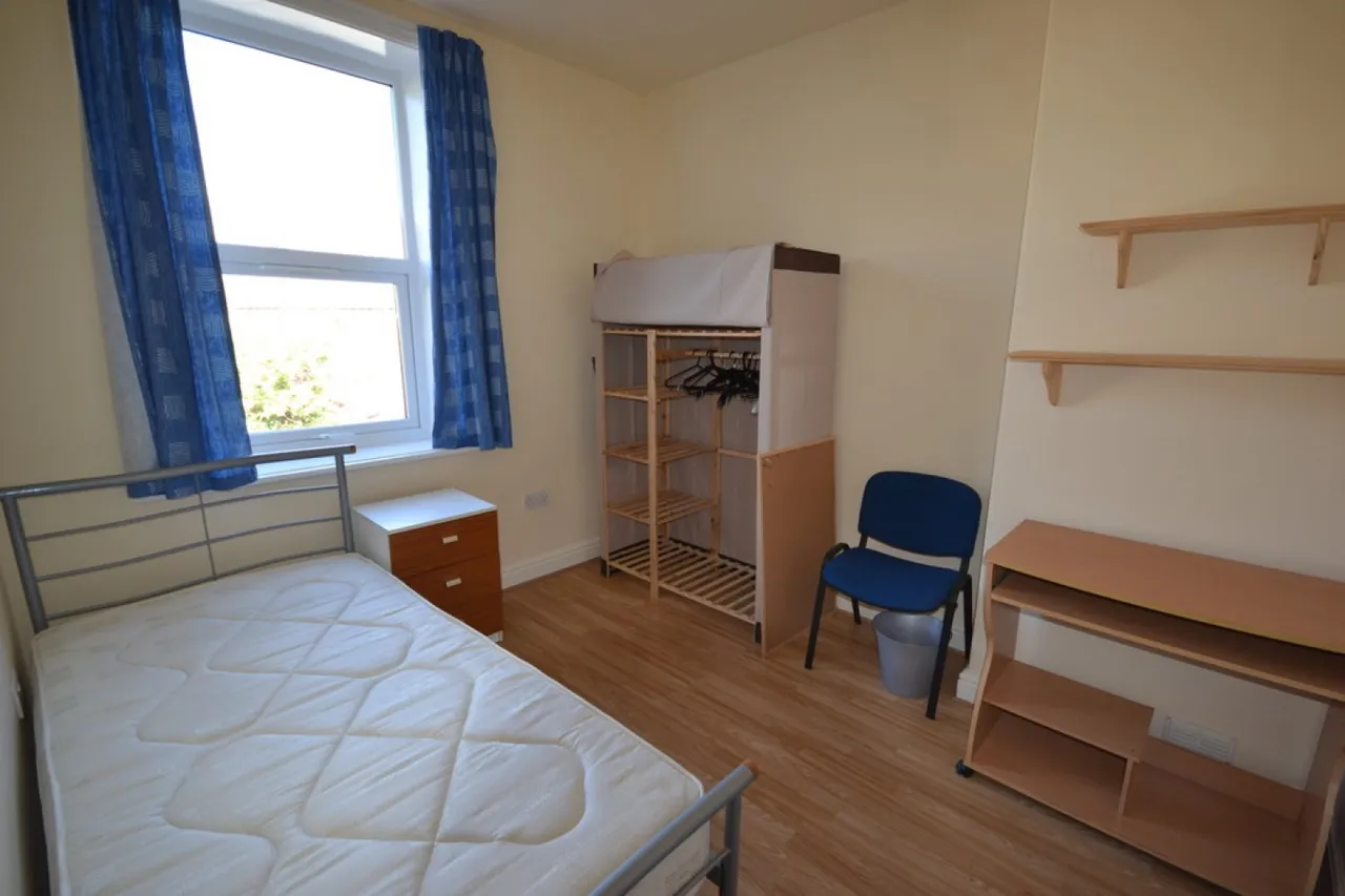 Clement Street, Huddersfield, photo 5