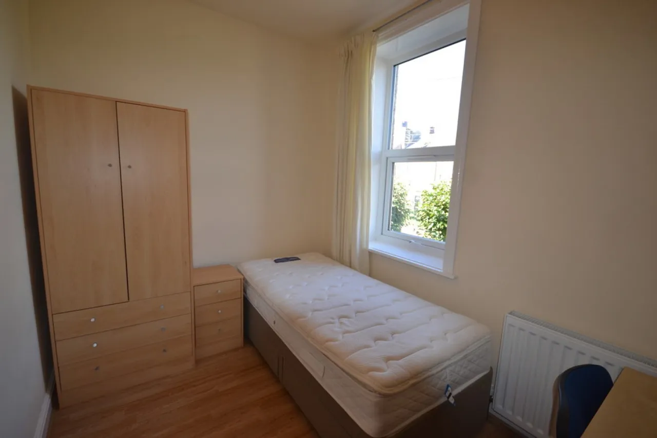 Clement Street, Huddersfield, photo 4