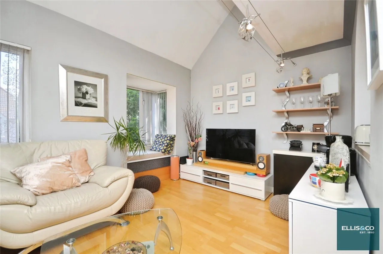 2 bed flat for sale, Dorset Mews, Finchley, N3