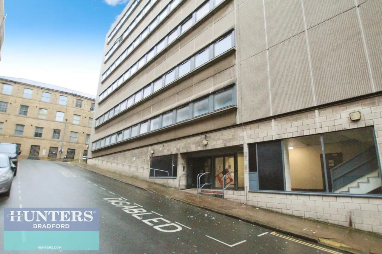 1 bed flat to rent — Olicana House, Chapel Street, Bradford, BD1
