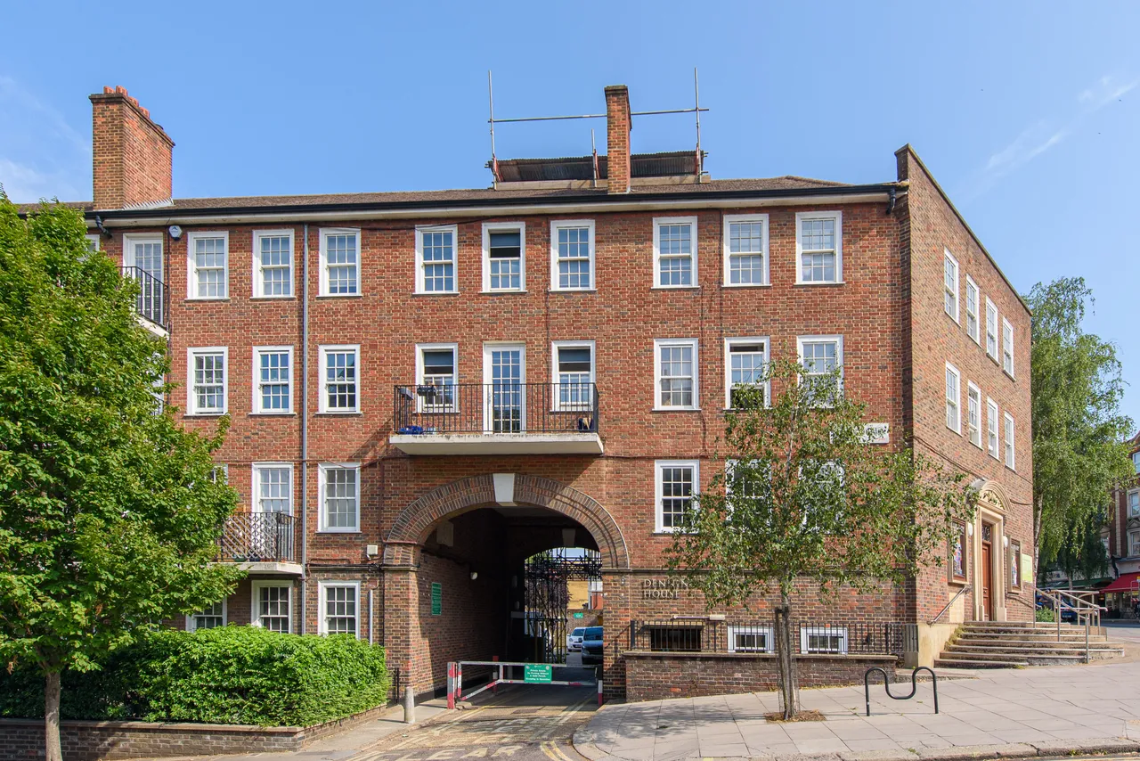 16 Dennington House, Dennington Park Road, London, photo 4