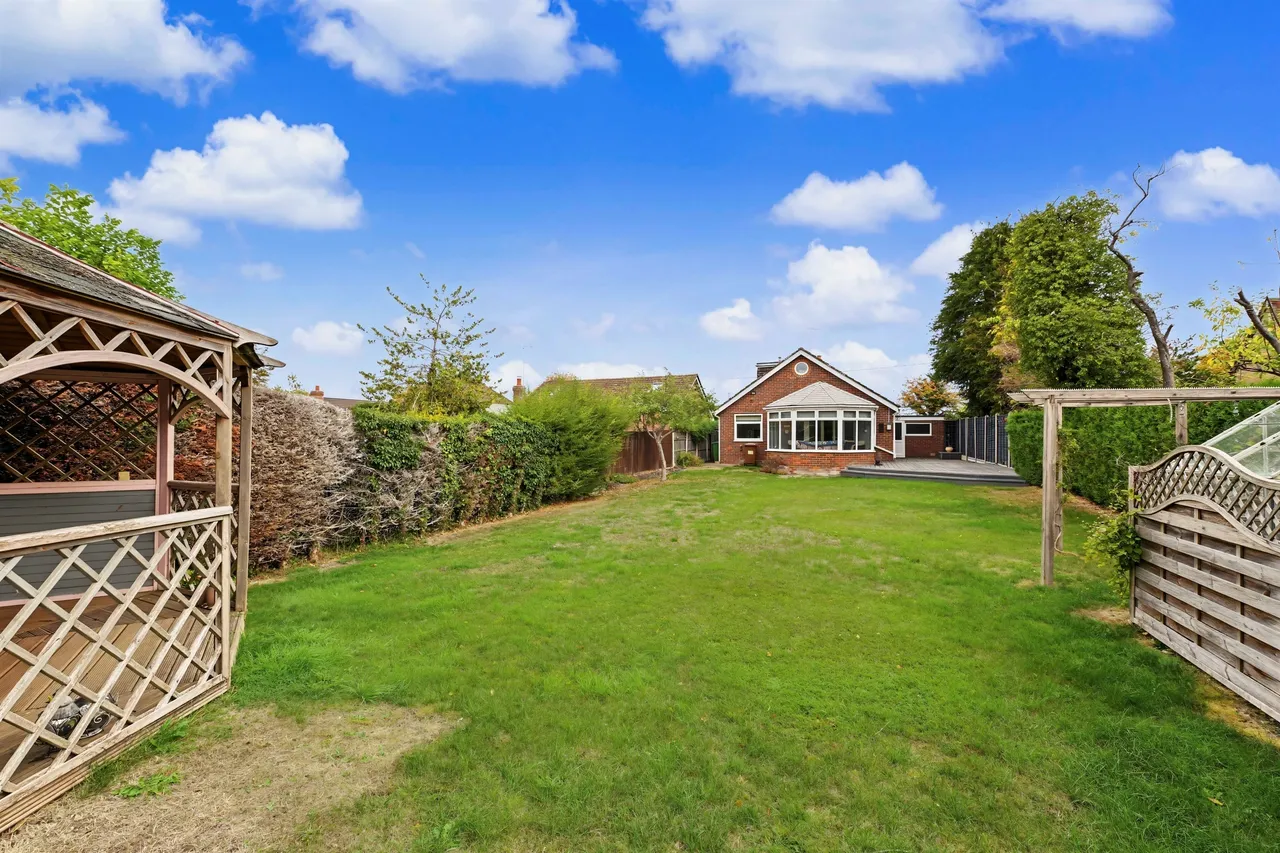 5 bed house for sale, Vicarage Road, Pitstone, LU7
