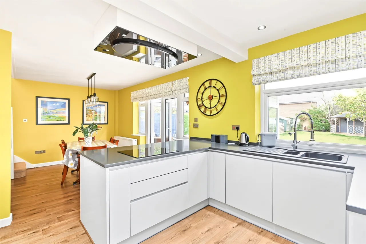 Vicarage Road, Pitstone, LU7, photo 2