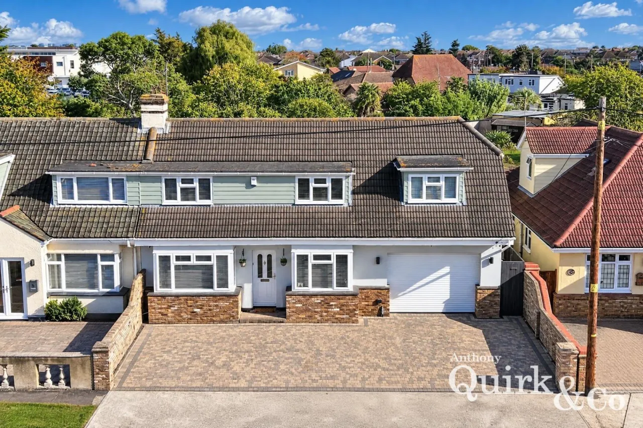 6 bed property for sale, Welbeck Road, Canvey Island, SS8