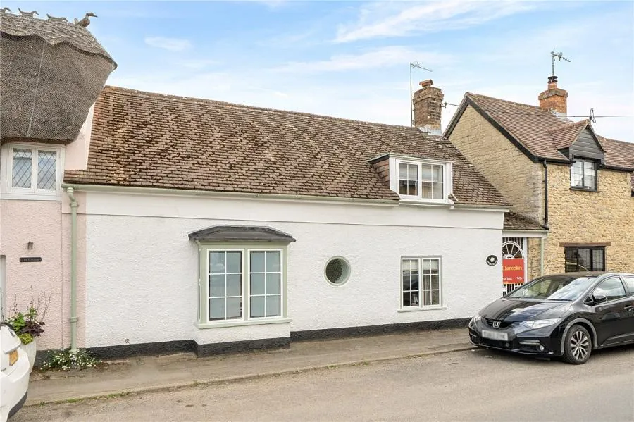 2 bed house for sale, Station Road, Bicester, OX26