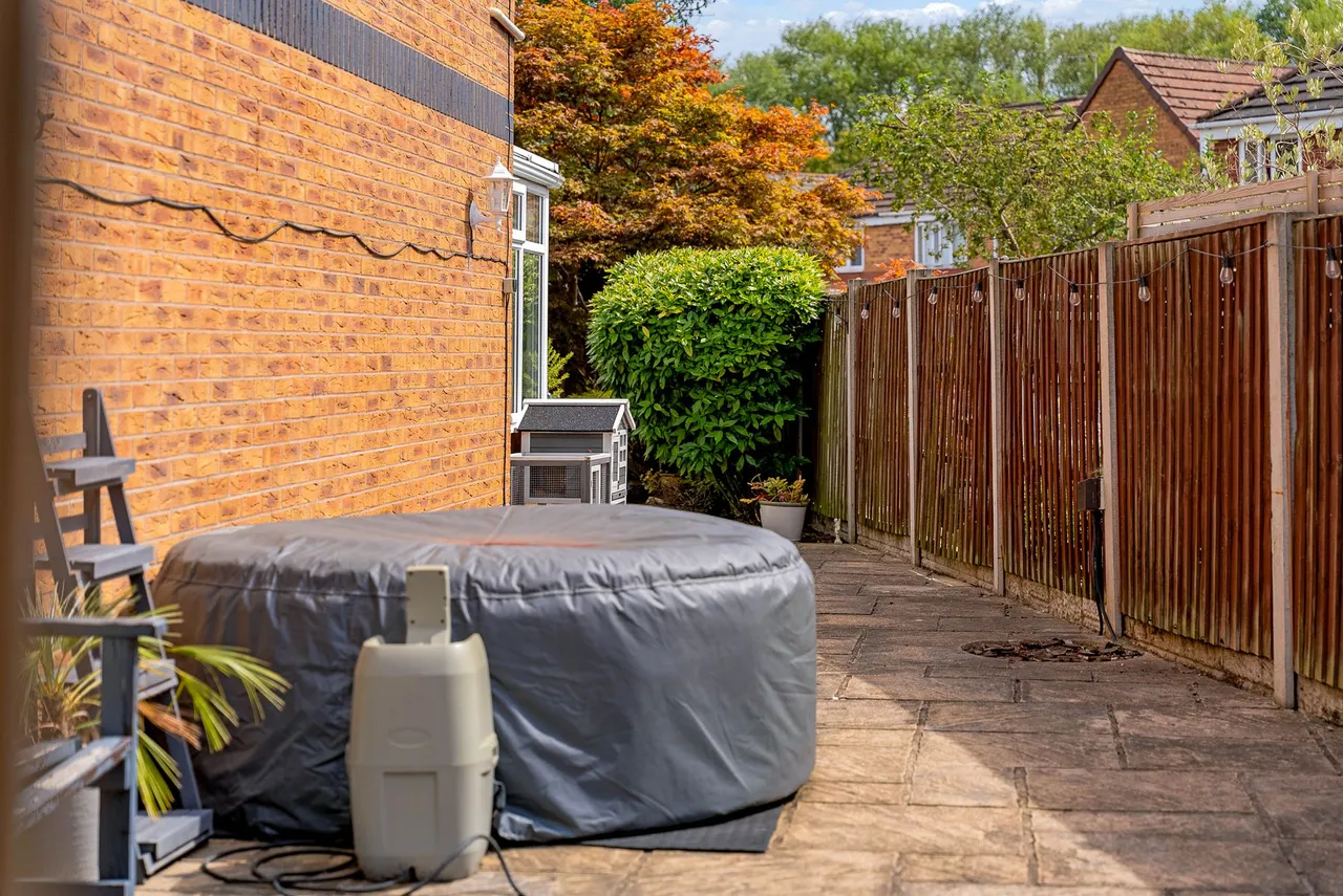 Foxley Heath, Widnes, WA8 7EB, photo 40