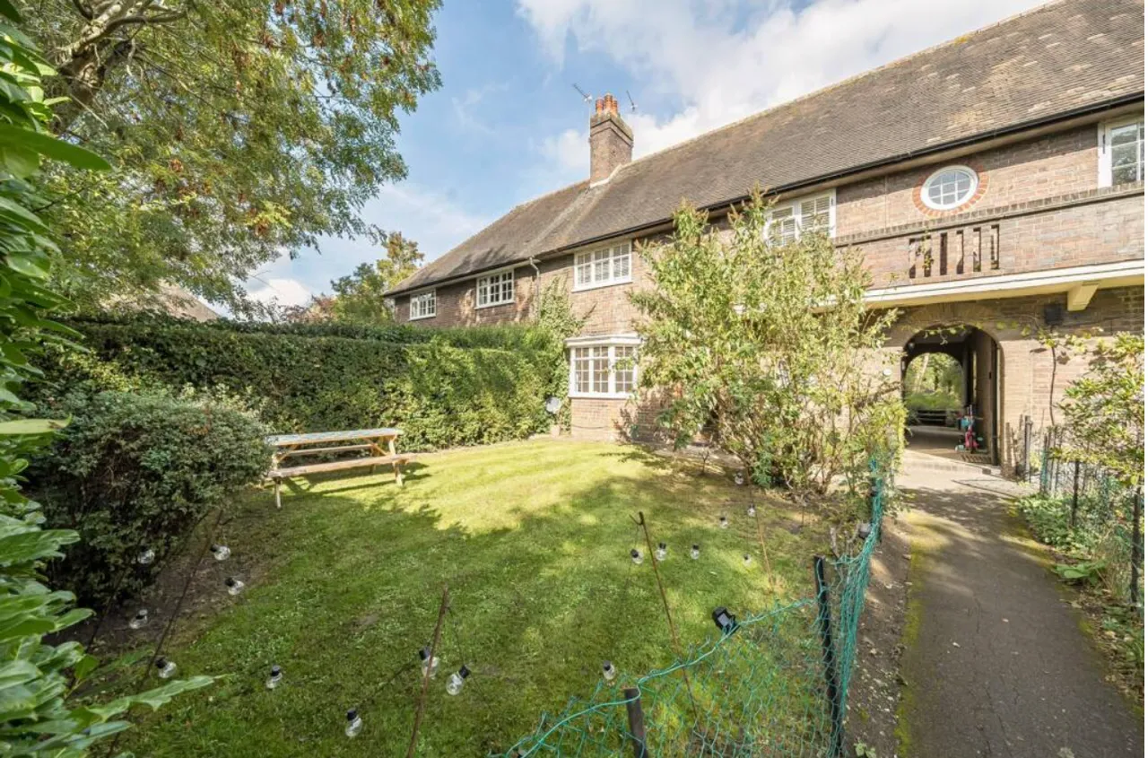 Neale Close, Hampstead Garden Suburb, N2, photo 2
