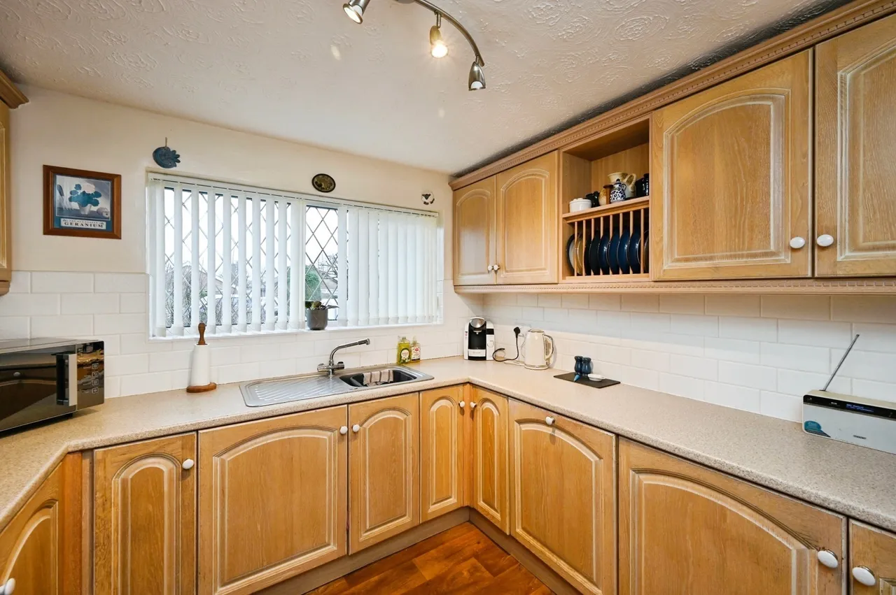 Beverley Close, Rainworth, Mansfield, Nottinghamshire, NG21, photo 3