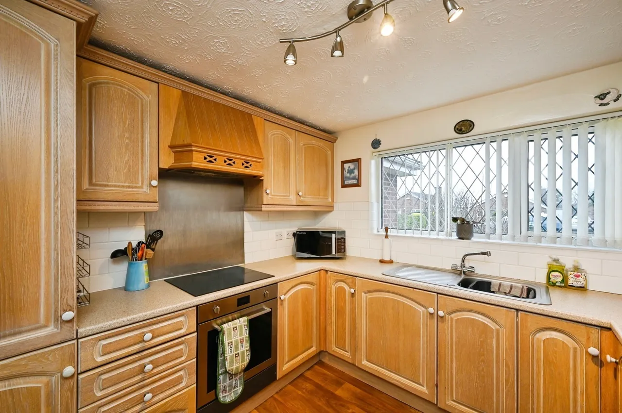 Beverley Close, Rainworth, Mansfield, Nottinghamshire, NG21, photo 6