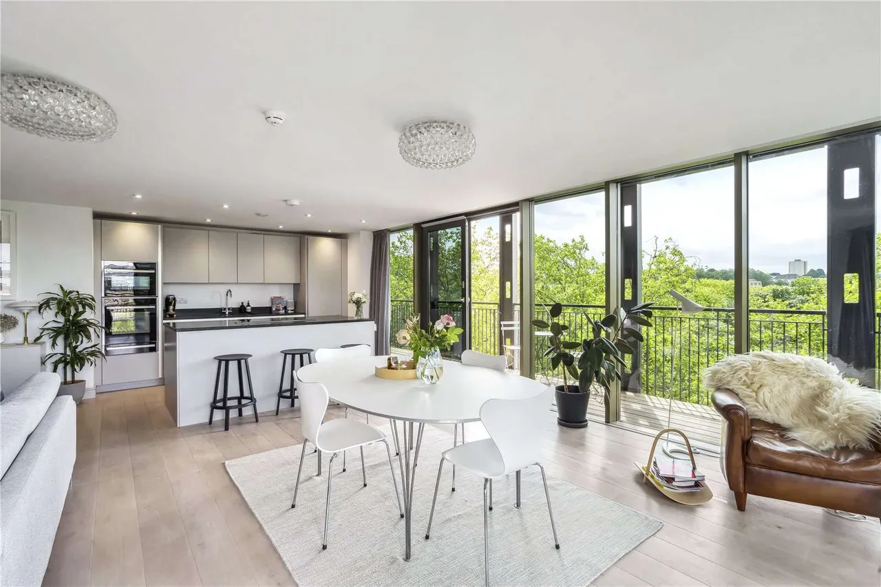 2 bed flat to rent — Lower Guinea Street, Bristol, Somerset, BS1 6QX