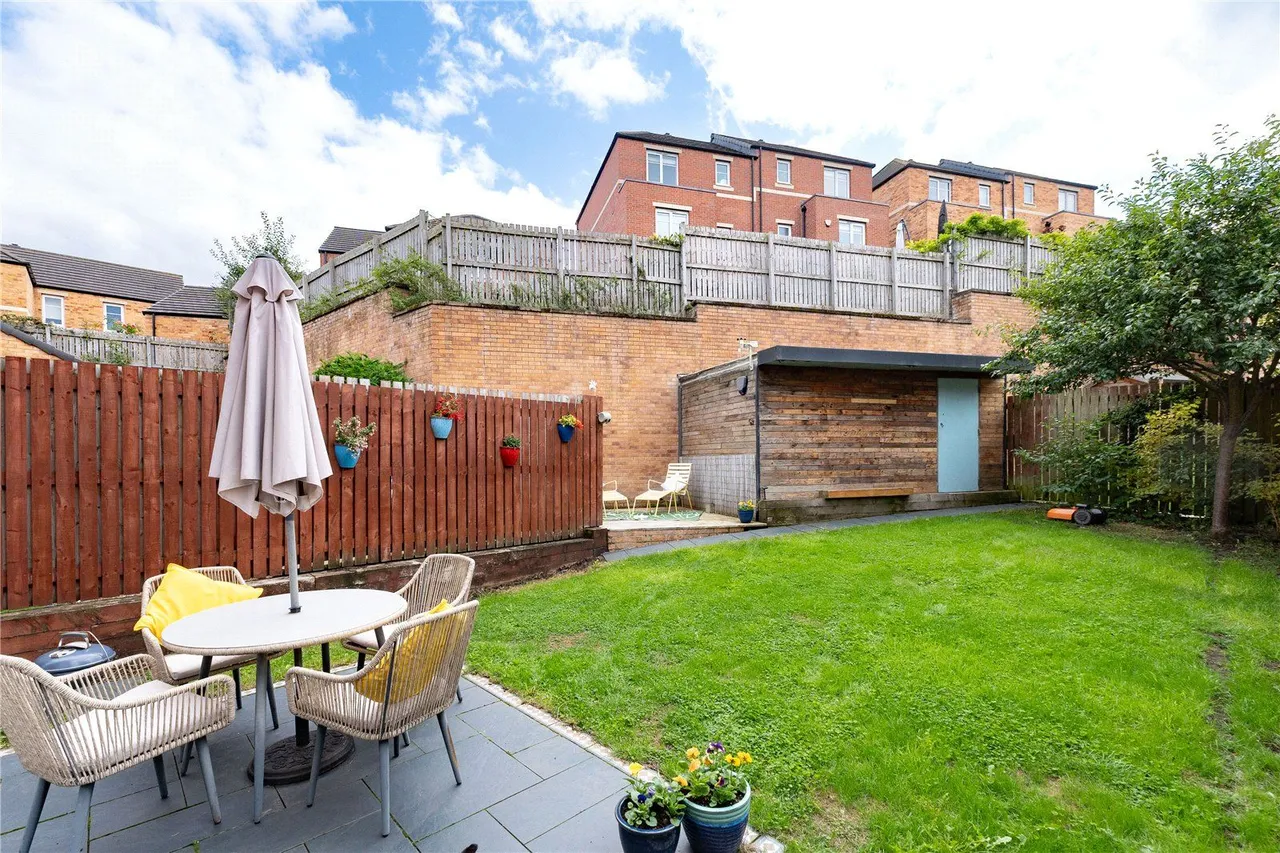 Valley View Drive, Apperley Bridge, BD10, photo 16