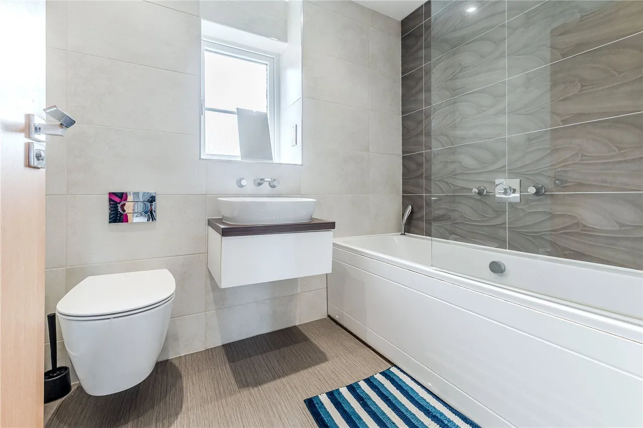 Valley View Drive, Apperley Bridge, BD10, photo 10