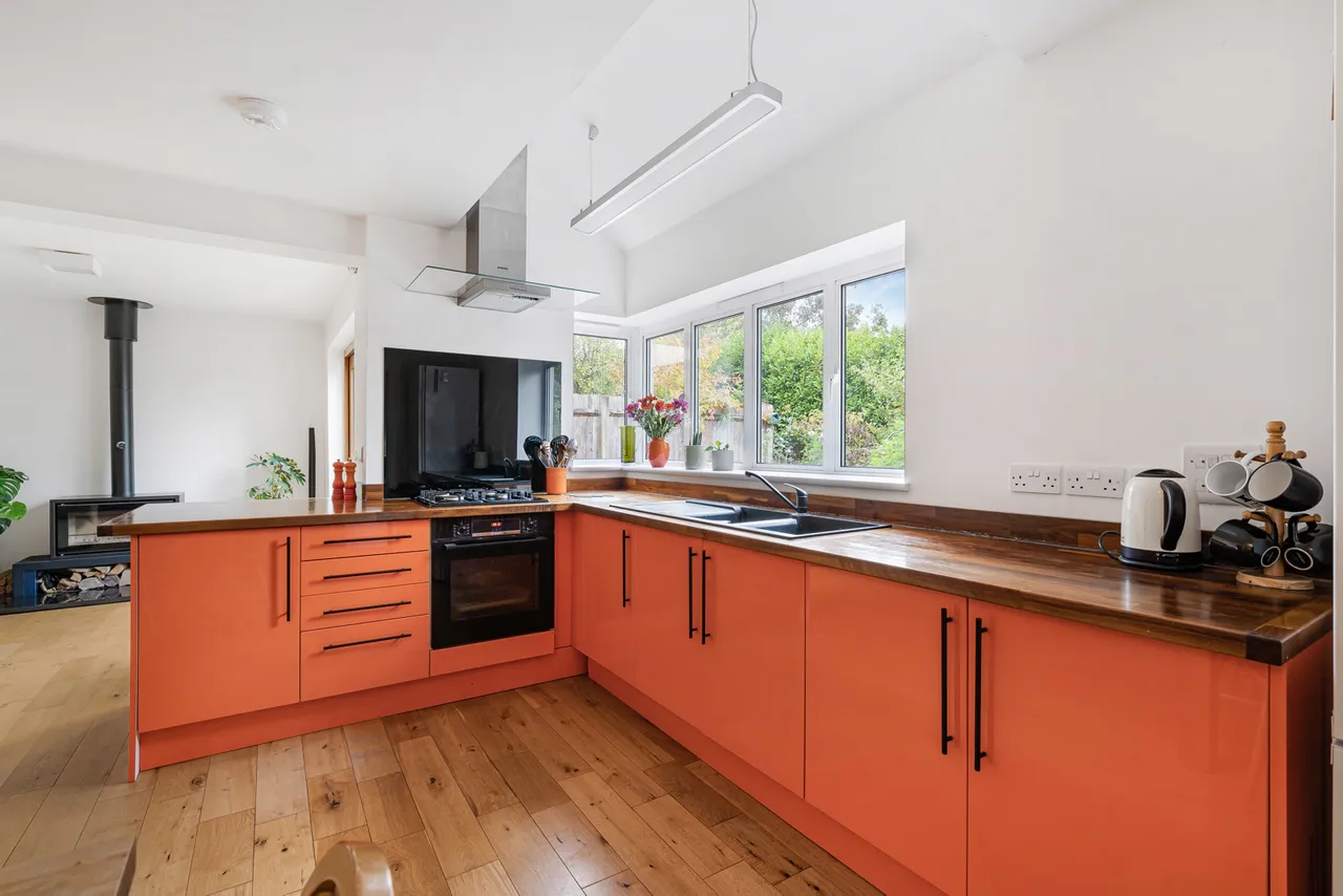 Hollis Wood Drive, Wrecclesham, GU10, photo 3