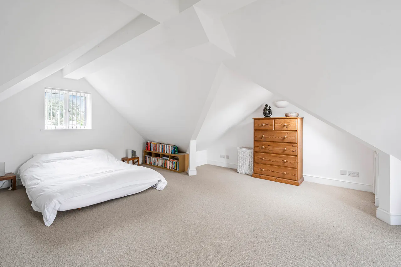 Hollis Wood Drive, Wrecclesham, GU10, photo 12
