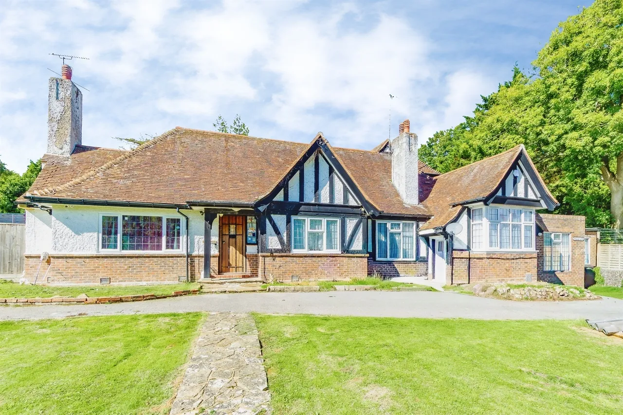 5 bed chalet for sale — Willingdon Road, Eastbourne