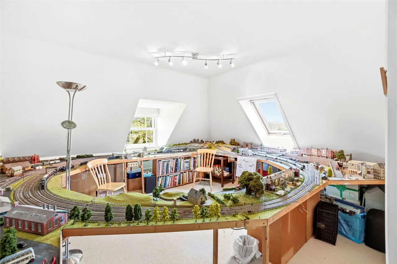 Wensleydale Road, Hampton, TW12 2LP, photo 13