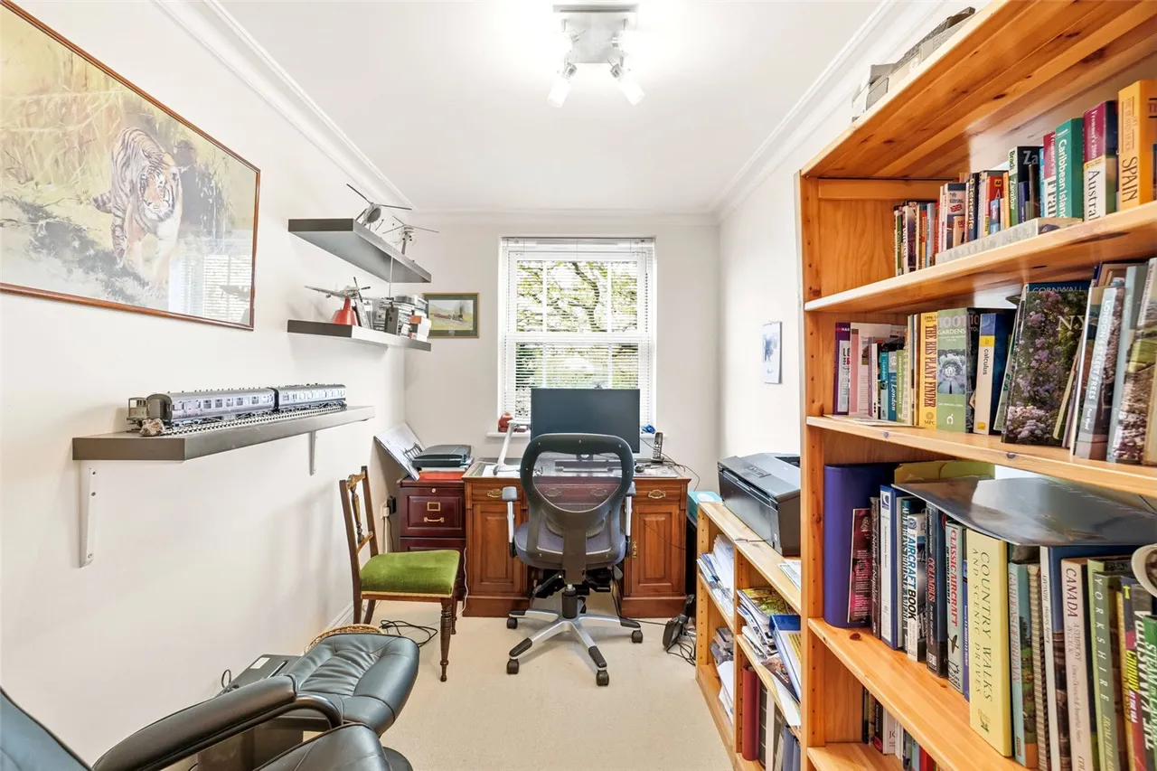Wensleydale Road, Hampton, TW12 2LP, photo 10