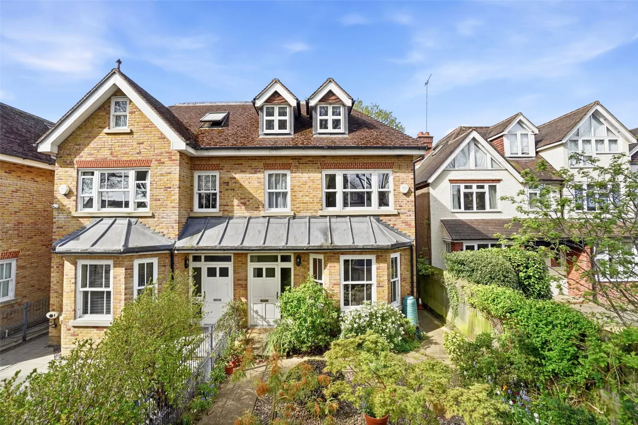 5 bed house for sale — Wensleydale Road, Hampton, TW12 2LP