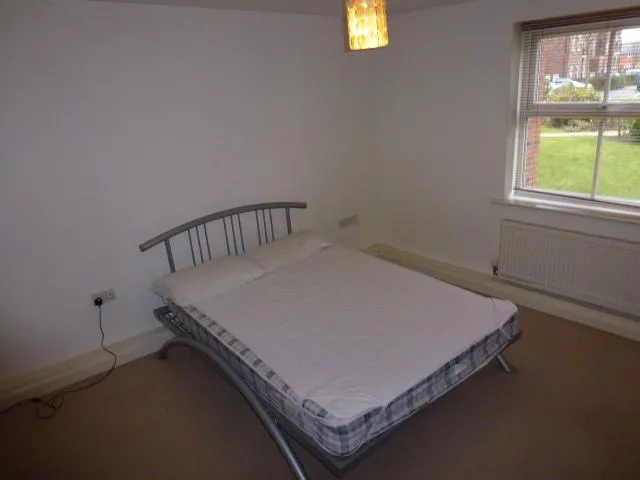 Holywell Drive, Warrington, WA1, photo 9