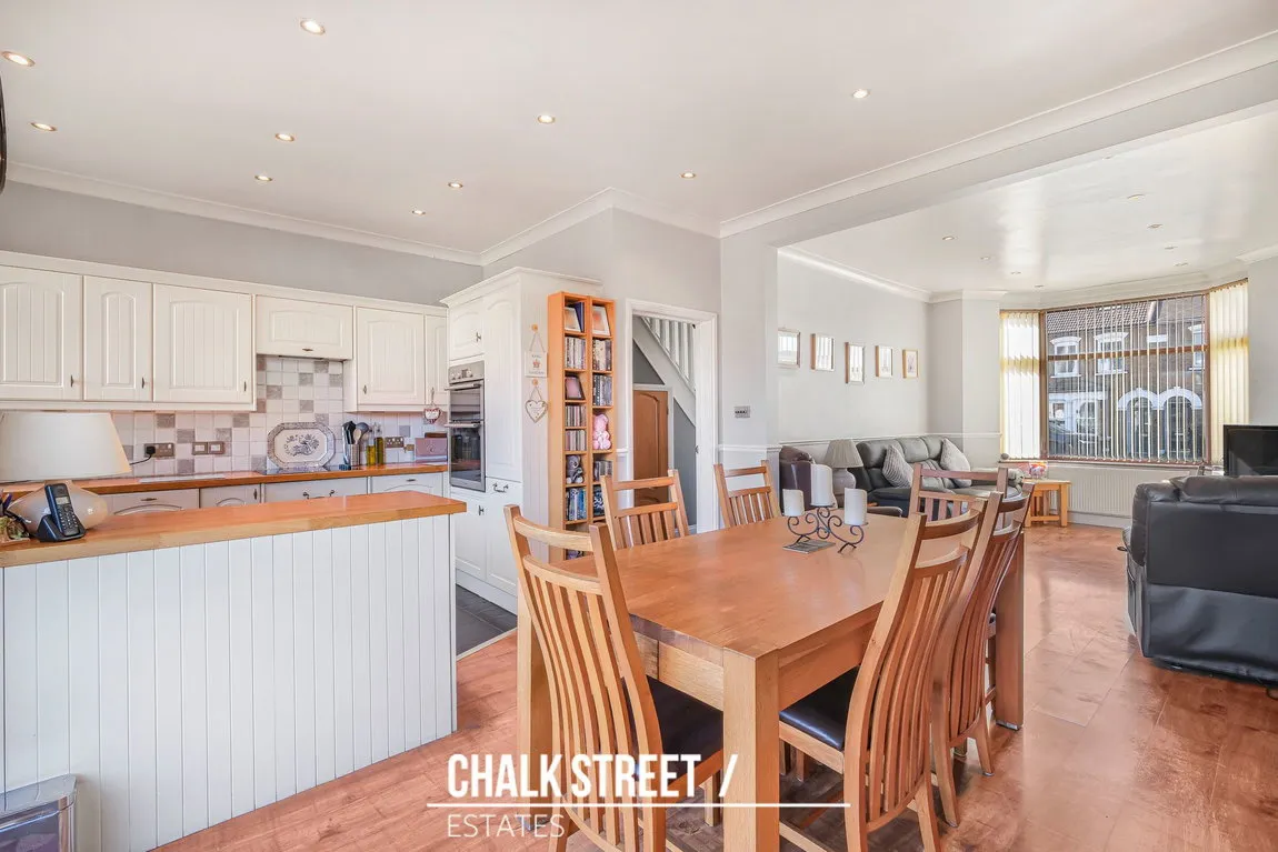 Havering Road, Romford, RM1 4QU, photo 8