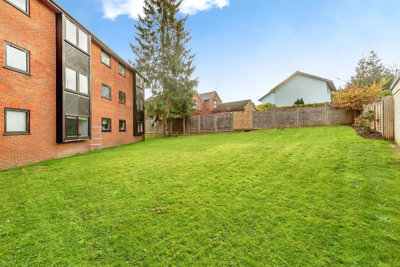 The Willows, Redhill, RH1, photo 8