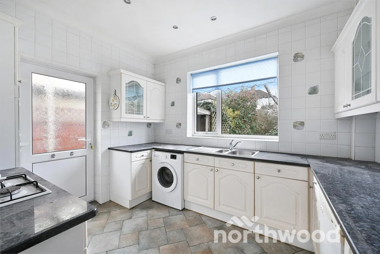 Preston Drive, Ewell, KT19, photo 3