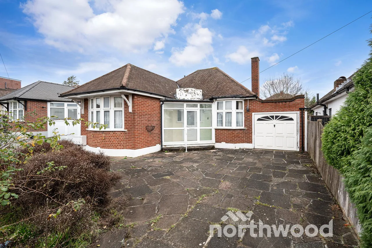 2 bed house for sale, Preston Drive, Ewell, KT19