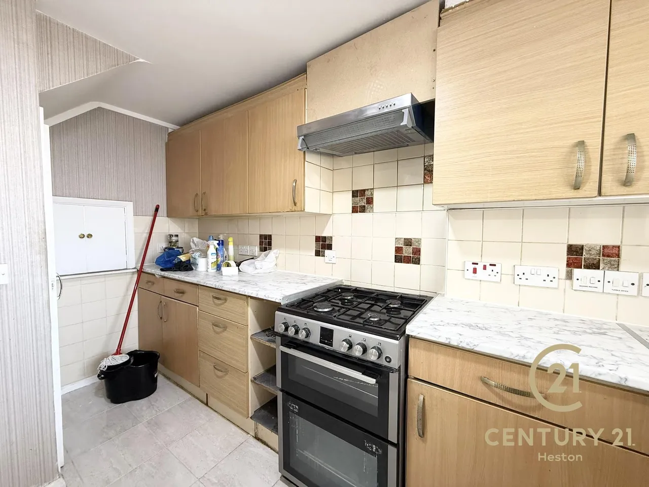 Parkfield Drive, Northolt, UB5, photo 3