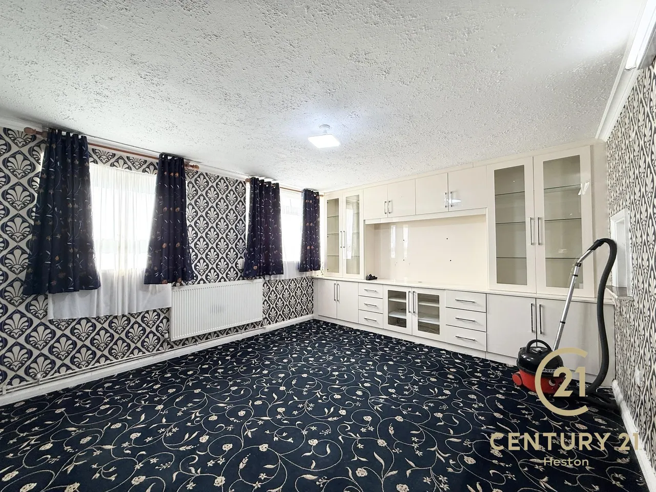 2 bed property to rent, Parkfield Drive, Northolt, UB5