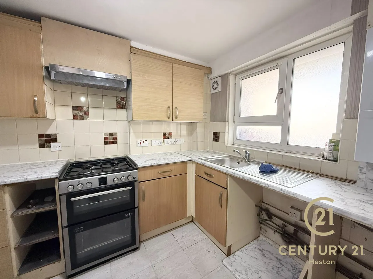 Parkfield Drive, Northolt, UB5, photo 5