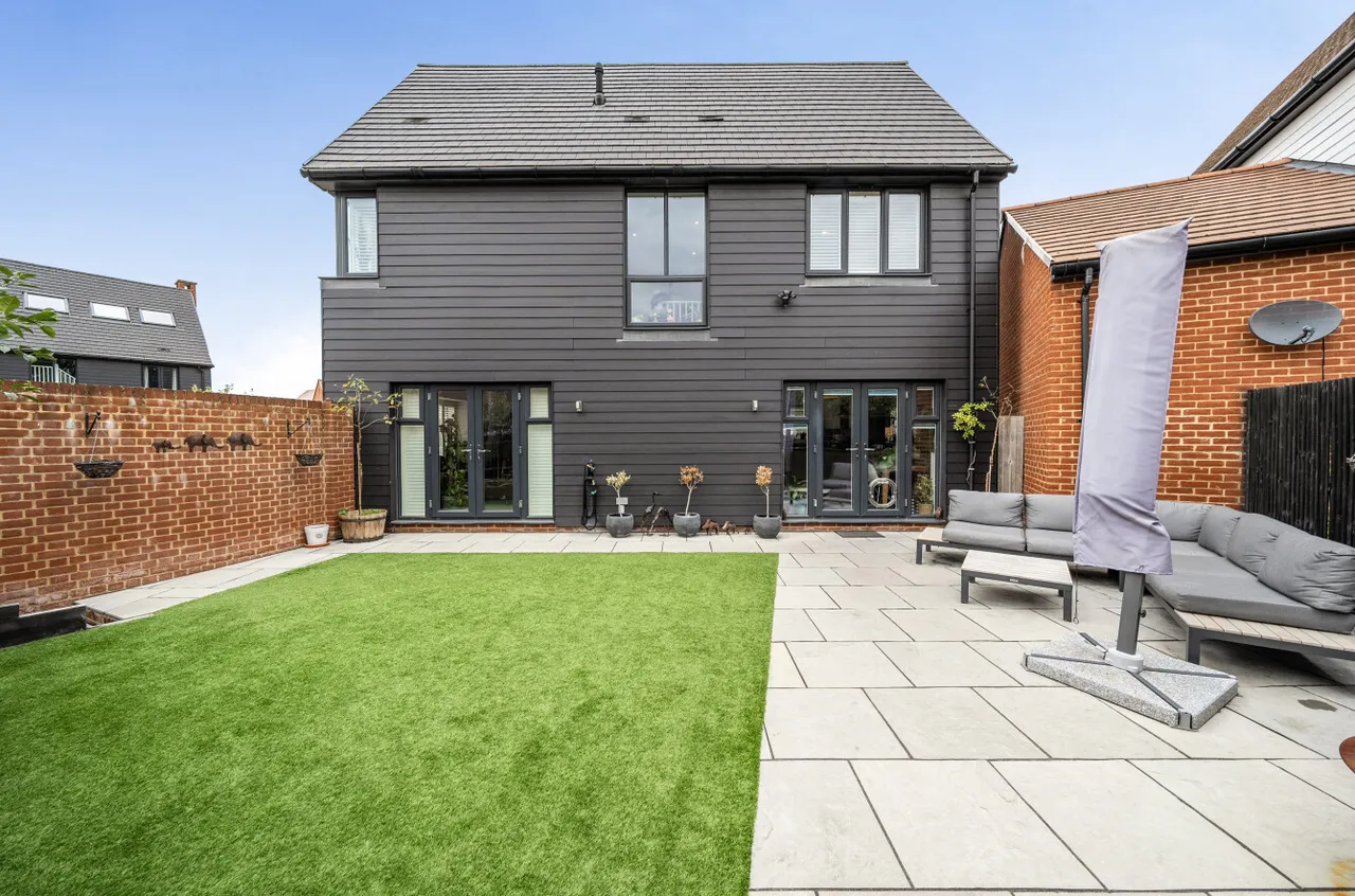 Oakbourne Avenue, West End, Woking, Surrey, GU24 9BG, photo 16