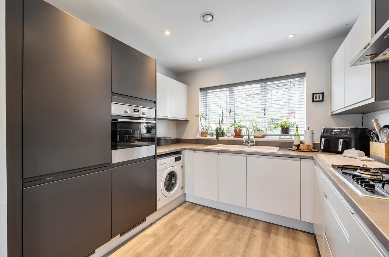 Oakbourne Avenue, West End, Woking, Surrey, GU24 9BG, photo 6