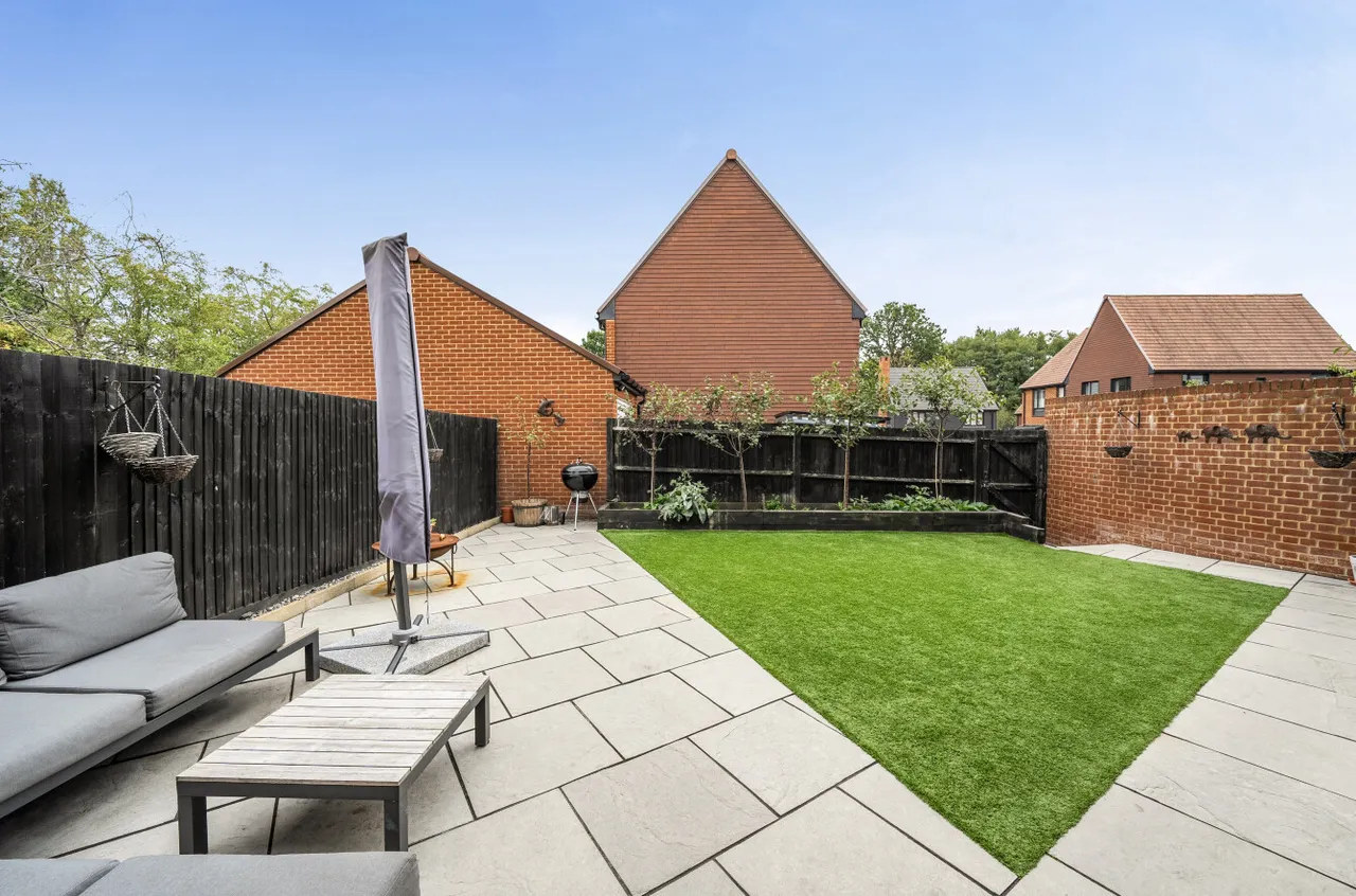 Oakbourne Avenue, West End, Woking, Surrey, GU24 9BG, photo 17