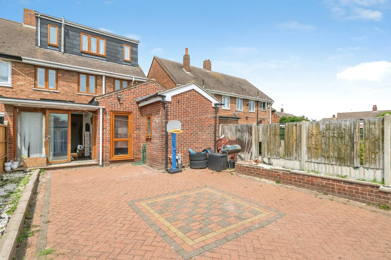 Central Avenue, South Ockendon, RM15, photo 20