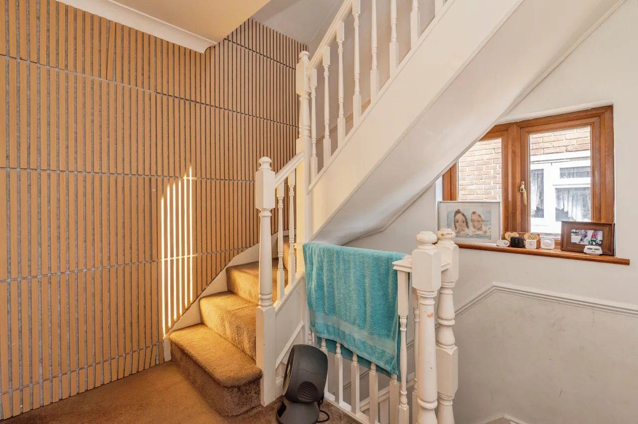 Central Avenue, South Ockendon, RM15, photo 13