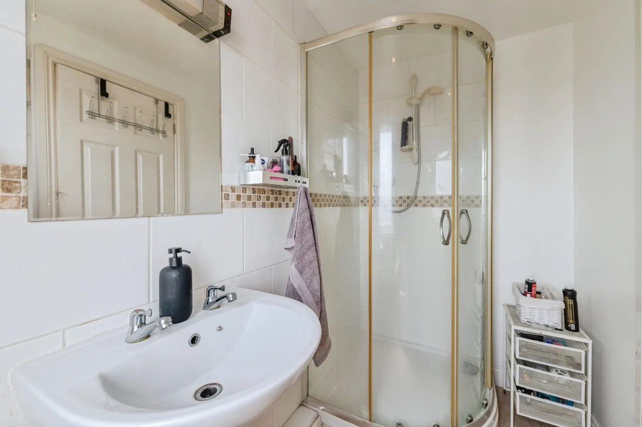 Central Avenue, South Ockendon, RM15, photo 19