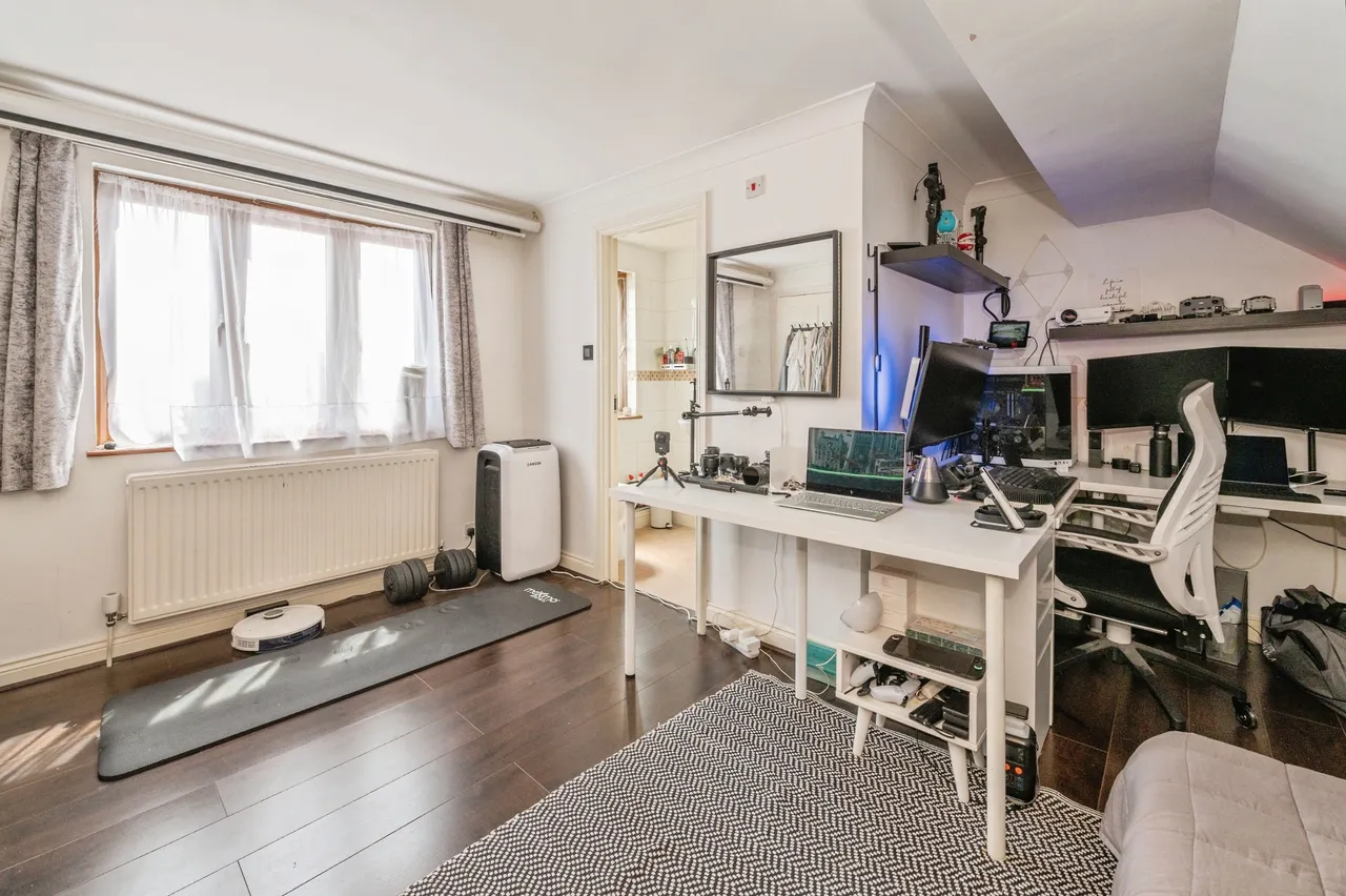 Central Avenue, South Ockendon, RM15, photo 18