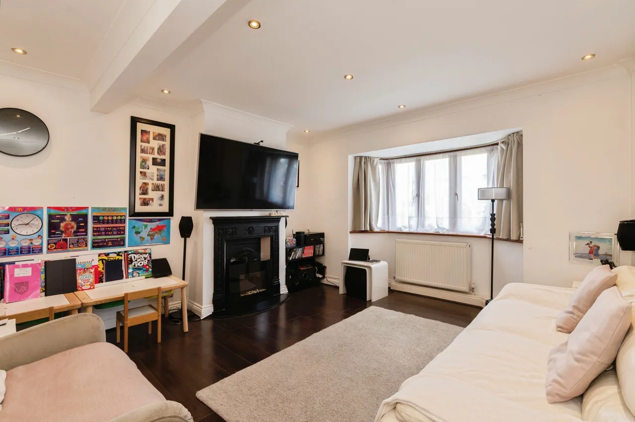 Central Avenue, South Ockendon, RM15, photo 2