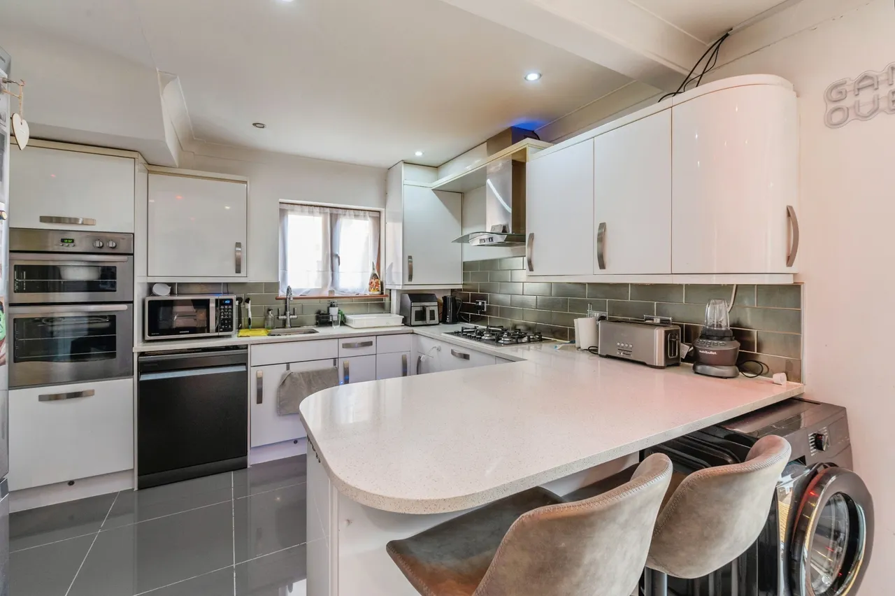 Central Avenue, South Ockendon, RM15, photo 4