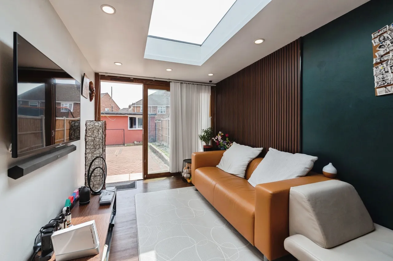 Central Avenue, South Ockendon, RM15, photo 6