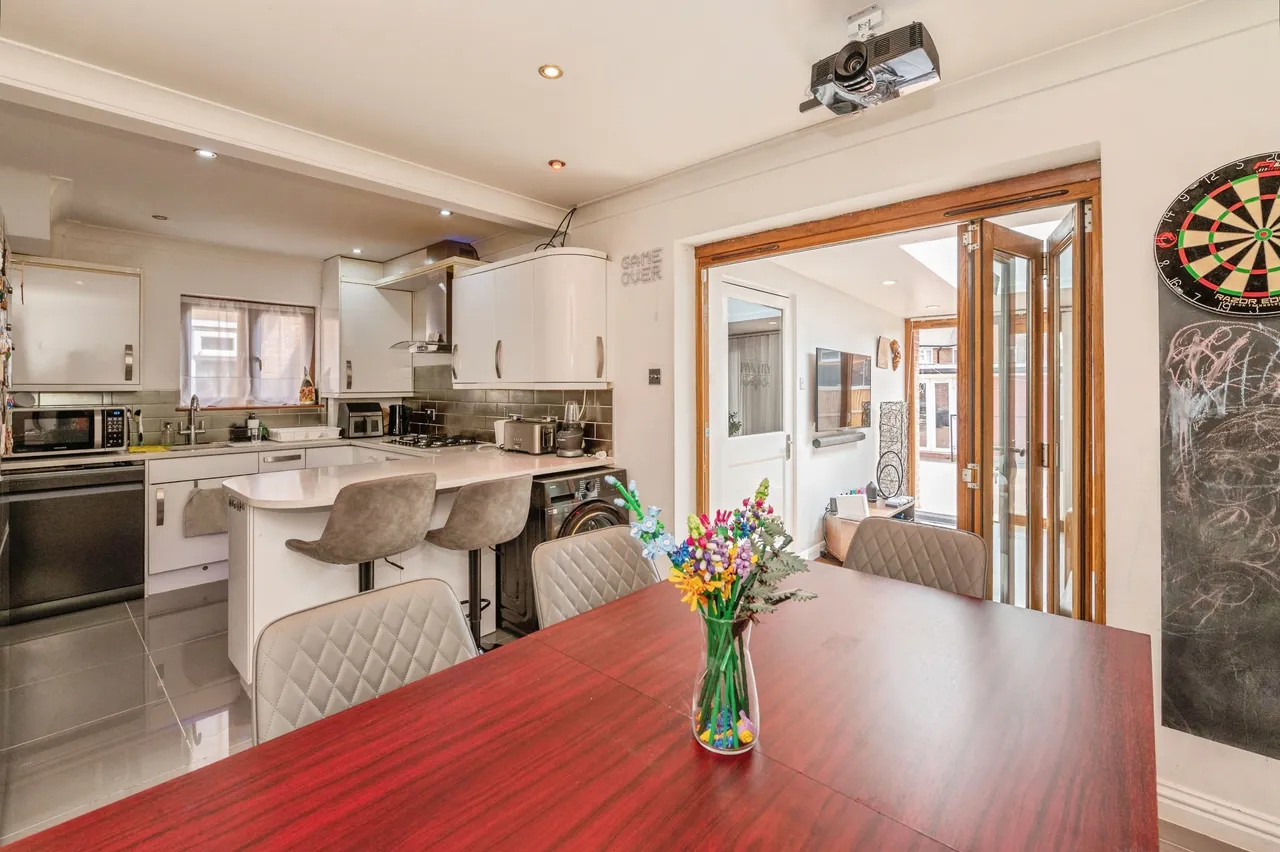 Central Avenue, South Ockendon, RM15, photo 5