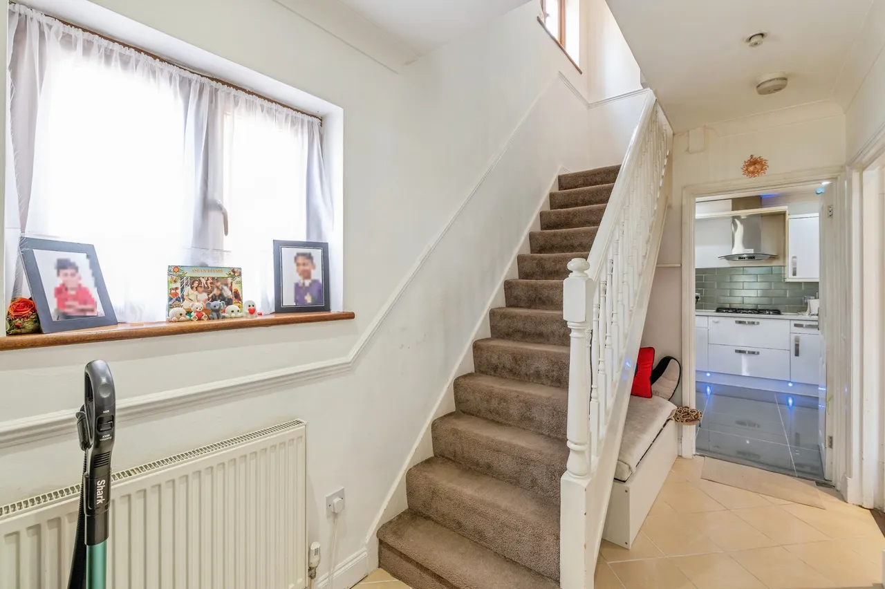 Central Avenue, South Ockendon, RM15, photo 10
