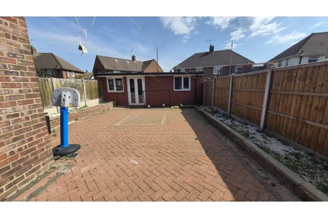 Central Avenue, South Ockendon, RM15, photo 21