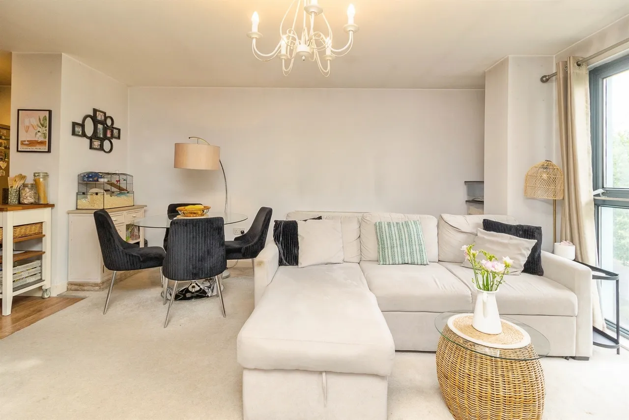 2 bed flat for sale, Wetherburn Court, Bletchley, MK2